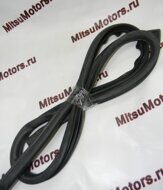 Уплотнитель передней правой двери б/у для Mitsubishi Carisma